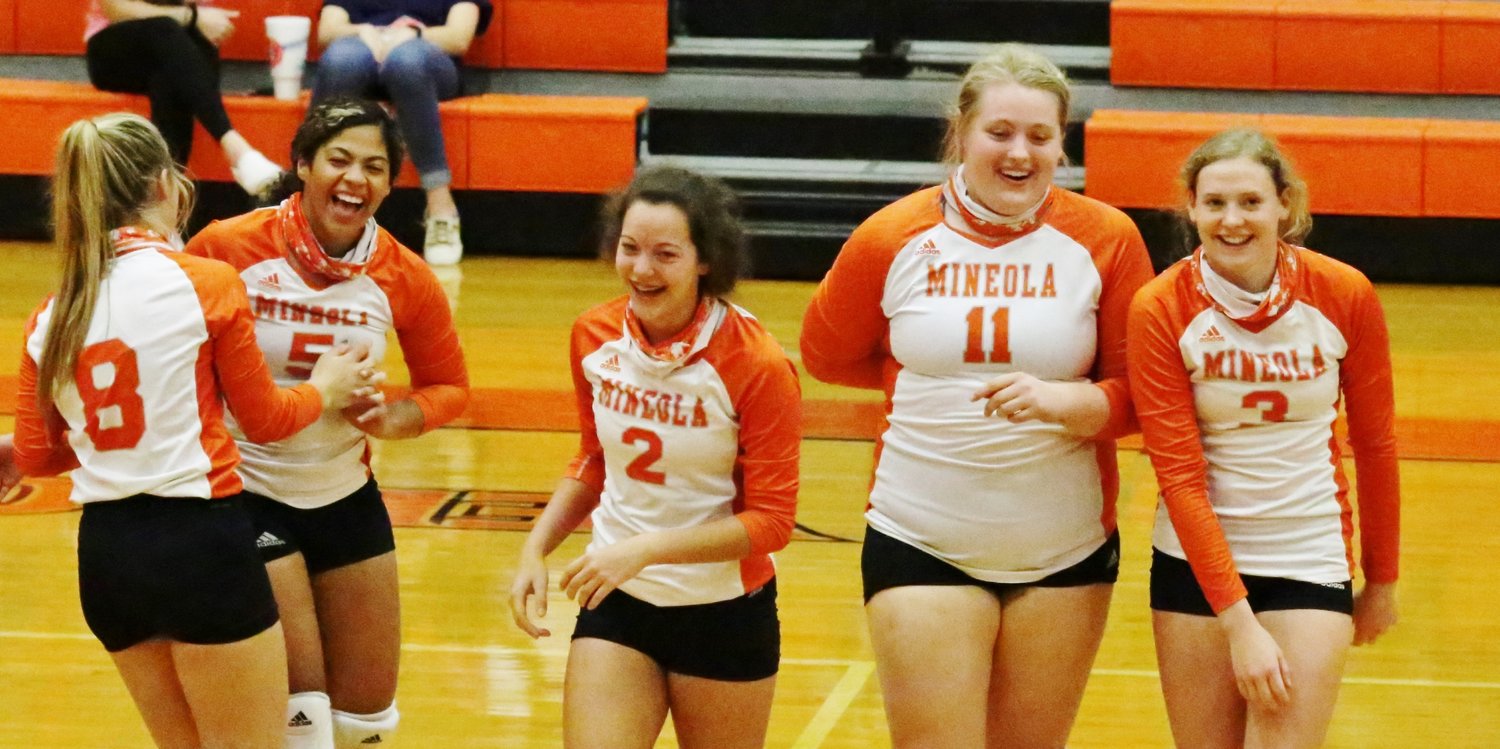 The Mineola Yellowjackets dispatched the WInona Ladycats 25-8, 25-14, 25-9 last Tuesday and are awaiting their playoff seeding. Pictured are, from left, Alyssa Lankford, Jaiden Gardner, Kozbie Riley, Jocelyn Whitehead and Mylee Fischer celebrating a Gardner kill against Winona. (Monitor photo by John Arbter)